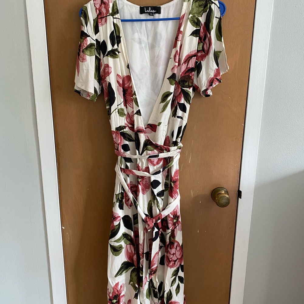 Floral wrap knee-length dress